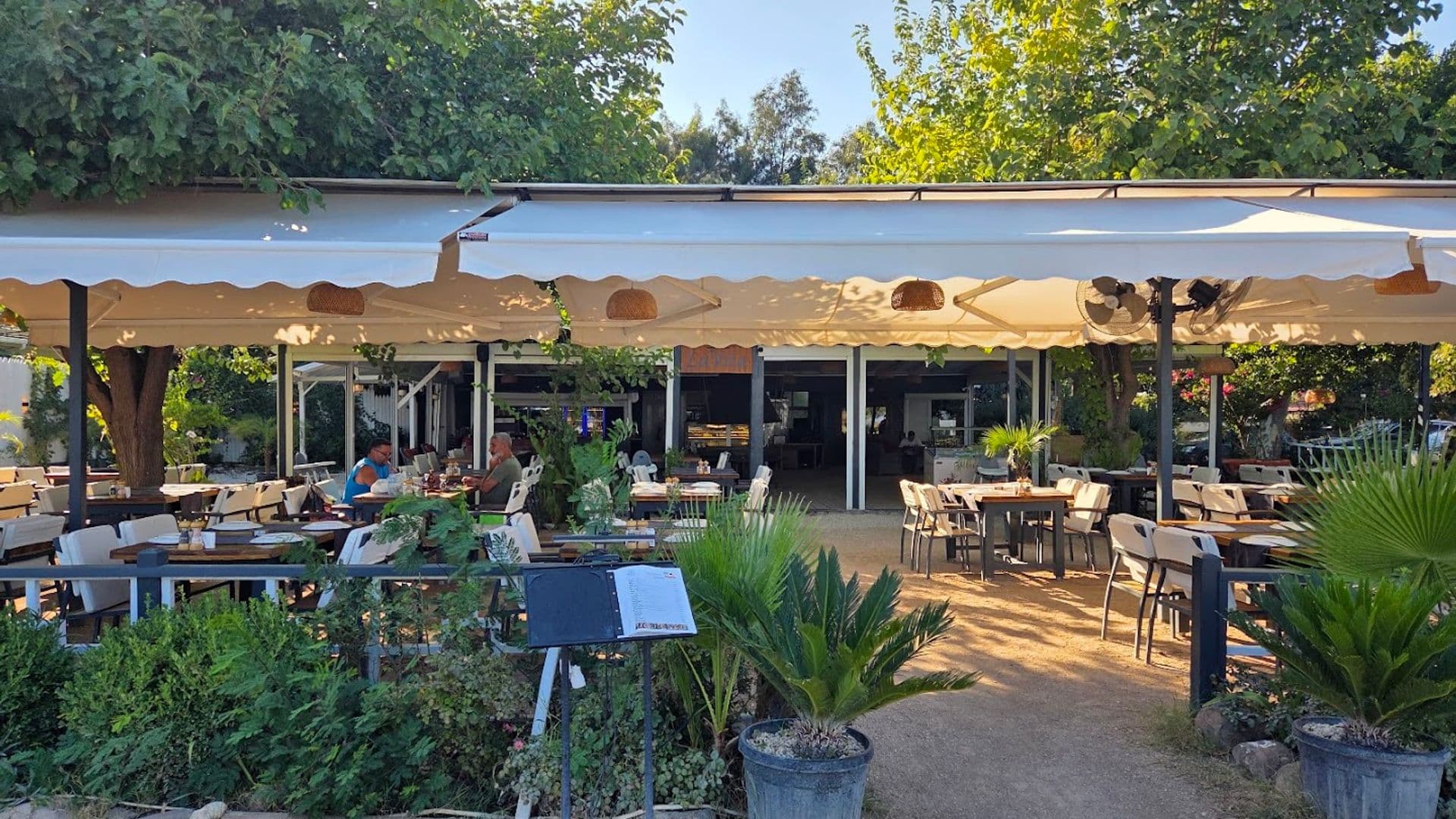 La Vita Restaurant & Coffee