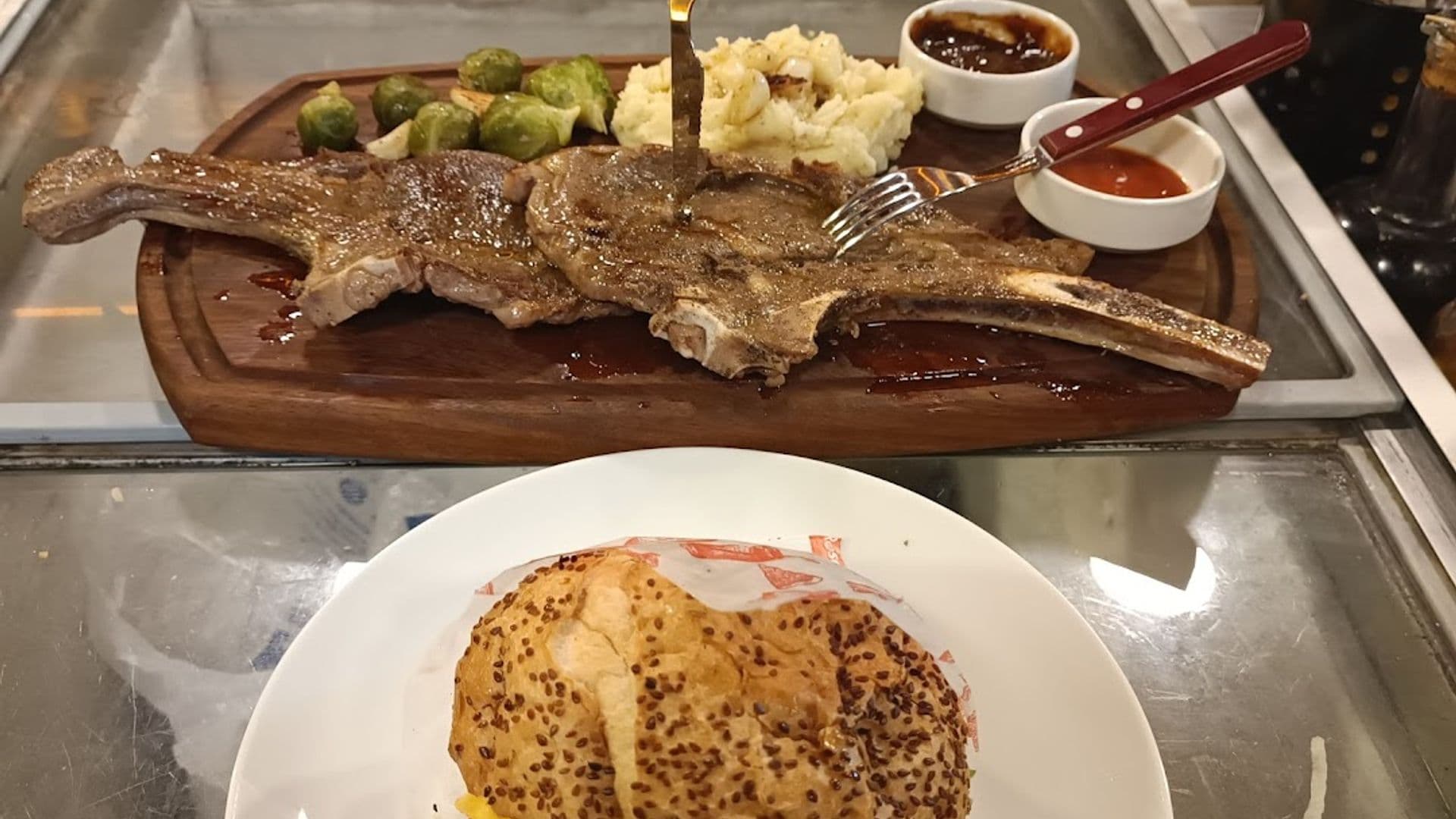 Jhelo Coffee & Waffle House