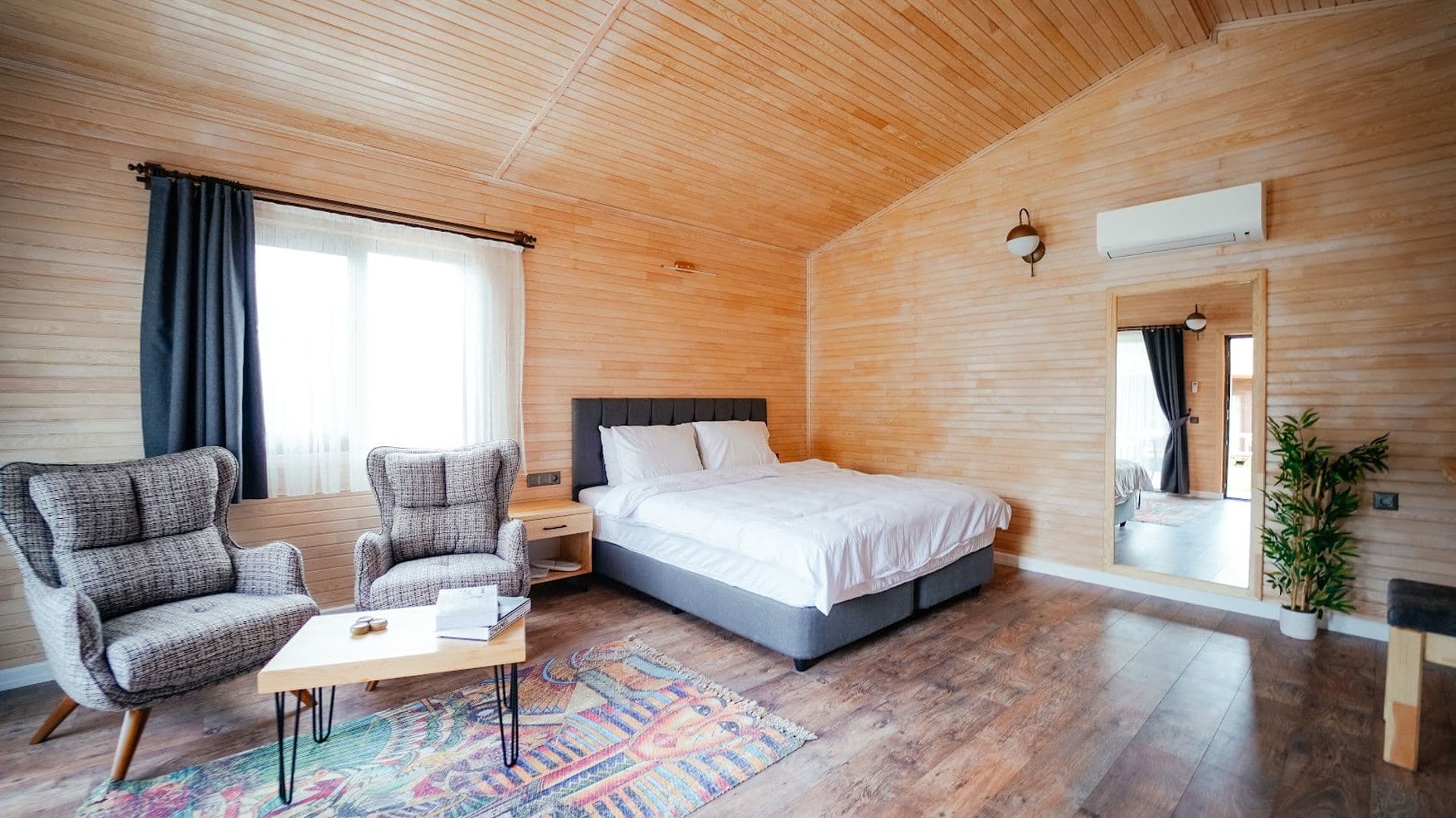 SERENITY Restaurant & BUNGALOWS