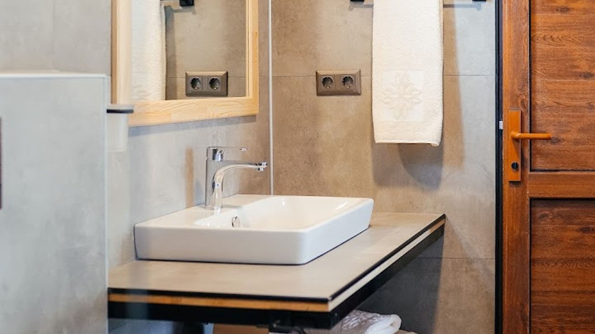 SERENITY Restaurant & BUNGALOWS